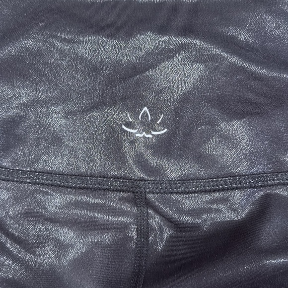 EUC Beyond Yoga Heather Rib Black Shine High Waisted Midi Legging Size XS - Picture 7 of 9